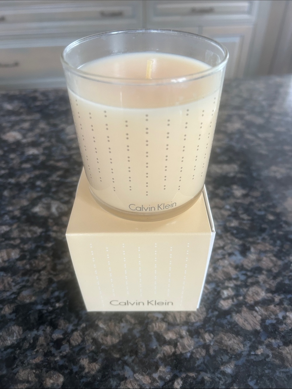 CALVIN KLEIN DRIFTWOOD  8.2 OZ CANDLE NWT